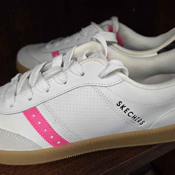 Skechers White and Pink Big Girls Sneakers - Picture 3 of 6